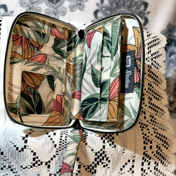 Lug Rodeo Compact Rfid Wallet In Lily Sand - Picture 2 of 3